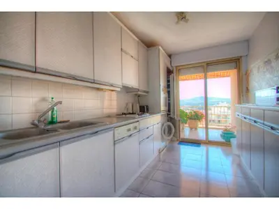 Cuisine ou kitchenette dans l'établissement Luxury Vintage Rooftop Appartment