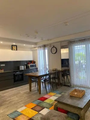 Cuisine ou kitchenette dans l'établissement Pretty flat