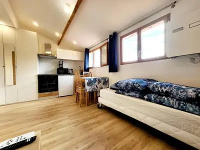 Cuisine ou kitchenette dans l'établissement Les Marc - 5 logements dans le Vieil Antibes