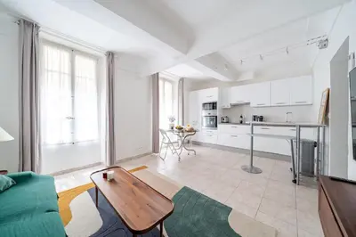 Cuisine ou kitchenette dans l'établissement Le Bernardin - T2 dans le Vieil Antibes
