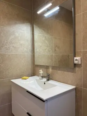 Salle de bains dans l'établissement La Cigalière - Appartement Rez-de-Jardin