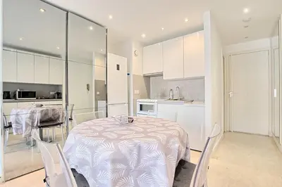 Cuisine ou kitchenette dans l'établissement Studio lumineux avec parking - Gare & Palais à pied
