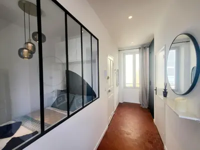 Un ou plusieurs lits dans un hébergement de l'établissement L'Isnard 2 - T2 Climatisé dans le Vieil Antibes