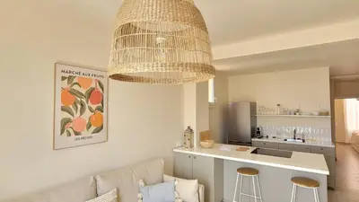 Cuisine ou kitchenette dans l'établissement Bel appartement près de la plage