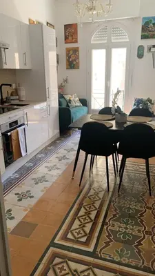 Cuisine ou kitchenette dans l'établissement Charme & Authenticité 3P Vielle Ville Antibes