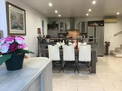 Cuisine ou kitchenette dans l'établissement Family Villa SMB
