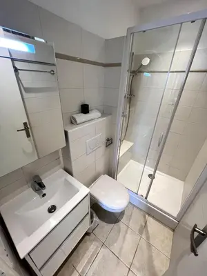 Salle de bains dans l'établissement T2 coeur de Cannes a 2 pas de la croisette