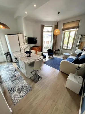 Télévision ou salle de divertissement dans l'établissement T2 coeur de Cannes a 2 pas de la croisette