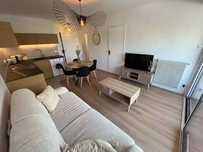 Cuisine ou kitchenette dans l'établissement L'Impérial - Appartement 2 pièces proche plages - Juan les Pins
