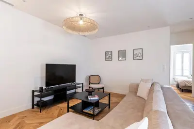 Télévision ou salle de divertissement dans l'établissement Apartment 2 bedrooms near beach - Cannes