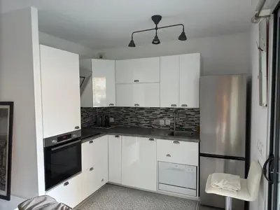 Cuisine ou kitchenette dans l'établissement T3 Neuf-Plage 3mn parking privé