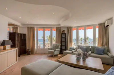 Coin salon dans l'établissement A16 Staywiz us - 2BDR Sea View - City Center - Parking & Terrace