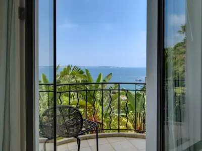 Vue générale sur la mer ou vue sur la mer prise depuis la villa