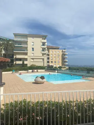 Piscine de l'établissement BP Bellevue - 4eme étage vue mer ou située à proximité
