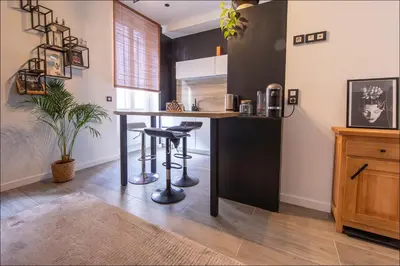 Cuisine ou kitchenette dans l'établissement LE COCON DE JAURÈS entre Gare Croisette et Palais