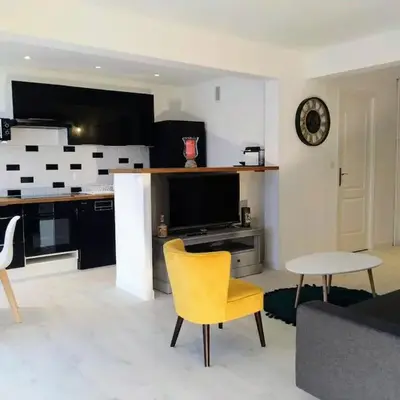 4 persons - center - clim - 2 mins of beach - JUAN LES PINS - beach and sun