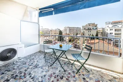 Balcon ou terrasse dans l'établissement 2 persons - clim - hypercenter - 2mins of beach - JUAN LES PINS - beach and sun