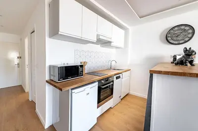 Cuisine ou kitchenette dans l'établissement 2 persons - clim - hypercenter - 2mins of beach - JUAN LES PINS - beach and sun