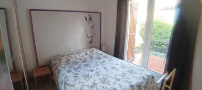 Un ou plusieurs lits dans un hébergement de l'établissement Charmante maison au calme