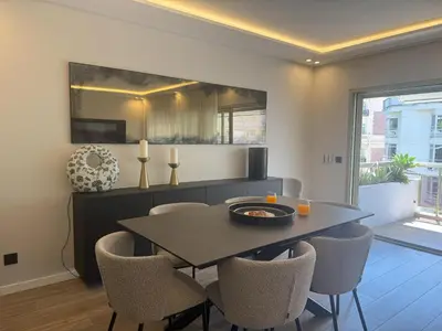 Cuisine ou kitchenette dans l'établissement LUXURY EQUINOX 3 Bedrooms