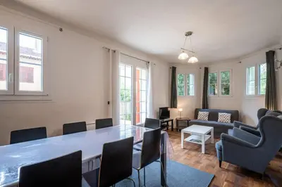 Coin salon dans l'établissement Appartement calme au centre