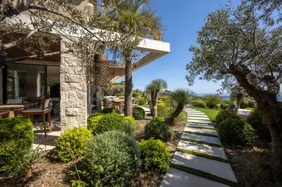 Jardin de l'établissement REF 2176 - Cannes -Villa panoramic sea view