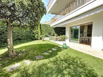 Jardin de l'établissement 3-bedroom apartment on La Croisette with garden