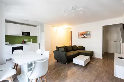 Cuisine ou kitchenette dans l'établissement Appart 3 chambres - Les Lys