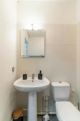 Salle de bains dans l'établissement L’Oasis de Villeneuve – Terrasse Soleil