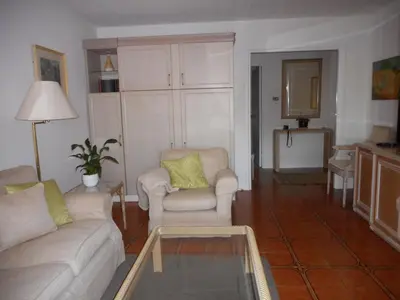 Cuisine ou kitchenette dans l'établissement Beautiful tranquil apartment close to the sea