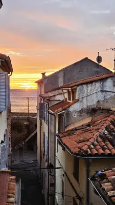 Vue générale sur la mer ou vue sur la mer prise depuis l'appartement