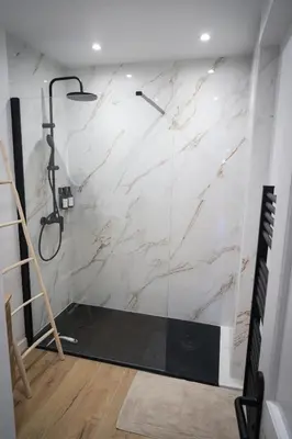 Salle de bains dans l'établissement Bali à Cannes