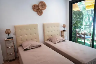 Un ou plusieurs lits dans un hébergement de l'établissement Bali à Cannes
