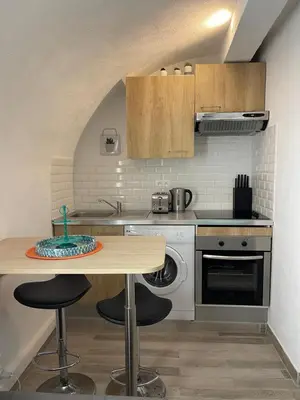Cuisine ou kitchenette dans l'établissement Antibes Centre Studio traditionnel vieille ville