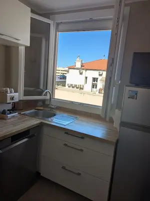 Cuisine ou kitchenette dans l'établissement Charming 2-room apartment in Cannes