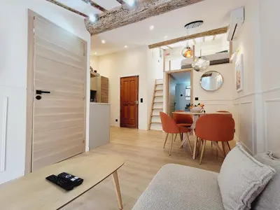 Cuisine ou kitchenette dans l'établissement Le Nid de Revennes - séjour cosy dans la vieille ville d'Antibes