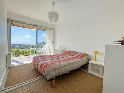 Un ou plusieurs lits dans un hébergement de l'établissement Beautiful apartment, sea view