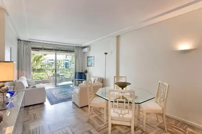 Coin salon dans l'établissement REF 1233 - Cannes Croisette - Apartment for rent