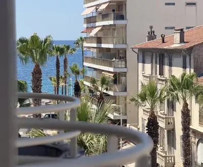 Balcon ou terrasse dans l'établissement les rives bleus