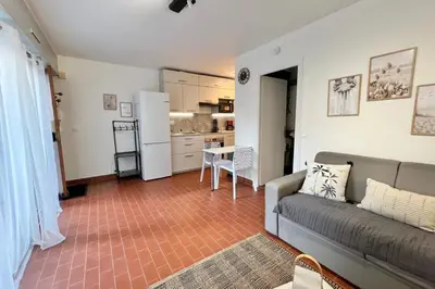 Cuisine ou kitchenette dans l'établissement Studio with pool - near beach