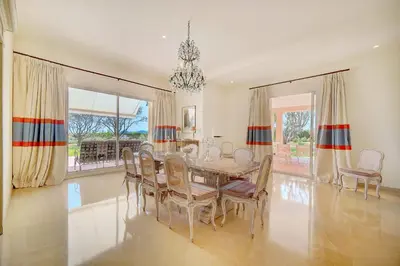Coin salon dans l'établissement REF 137 - Cap d'Antibes seafront - Villa for rent