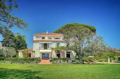 Jardin de l'établissement REF 137 - Cap d'Antibes seafront - Villa for rent