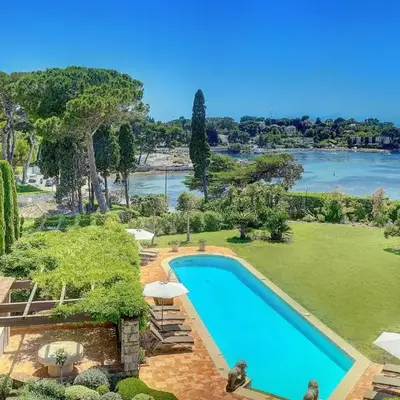 REF 137 - Cap d'Antibes seafront - Villa for rent