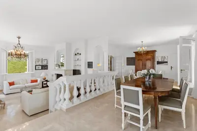 Coin salon dans l'établissement REF 1223 - Cannes - Villa for rent