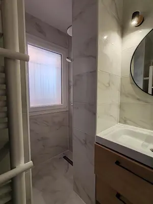 Salle de bains dans l'établissement Beautiful Garden Apartment with Sea View 2 Bedrooms Ensuite