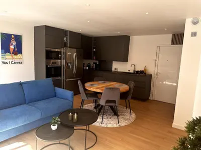 Cuisine ou kitchenette dans l'établissement T2 refait à neuf à 50m de la plage Moure Rouge