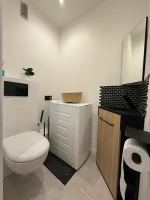 Salle de bains dans l'établissement T2 refait à neuf à 50m de la plage Moure Rouge