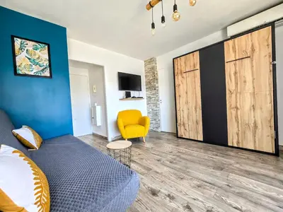 Télévision ou salle de divertissement dans l'établissement Beachfront - Panoramic View - Balkony - AC