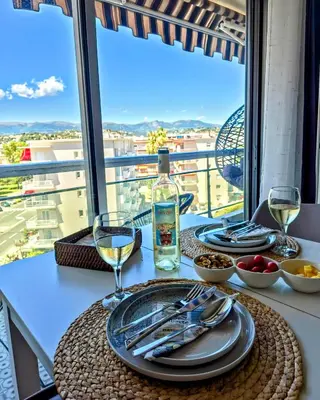 Balcon ou terrasse dans l'établissement Beachfront - Panoramic View - Balkony - AC