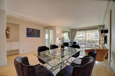 Coin salon dans l'établissement REF 1434 - Cannes Croisette - Sea view apartment for rent